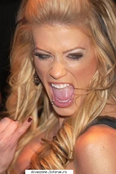Biografia Ashley - StarStrucK DivA - Biografiile Divelor