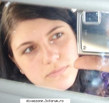 Litta - in oglinda in masina :D - The Real Divas