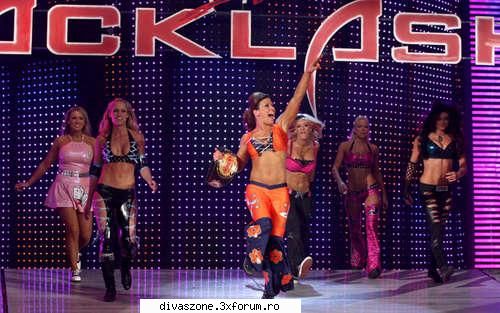 POzee Cu dive in grup - Cele mai frumoase dive wwe - Media Dive