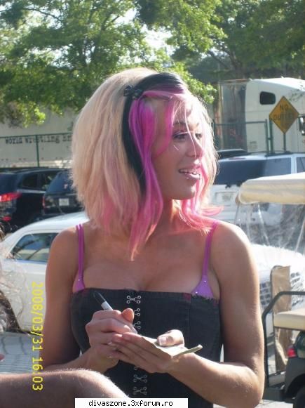 .........e noua  :x .ji rara :rotfl: poze rare cu ashley